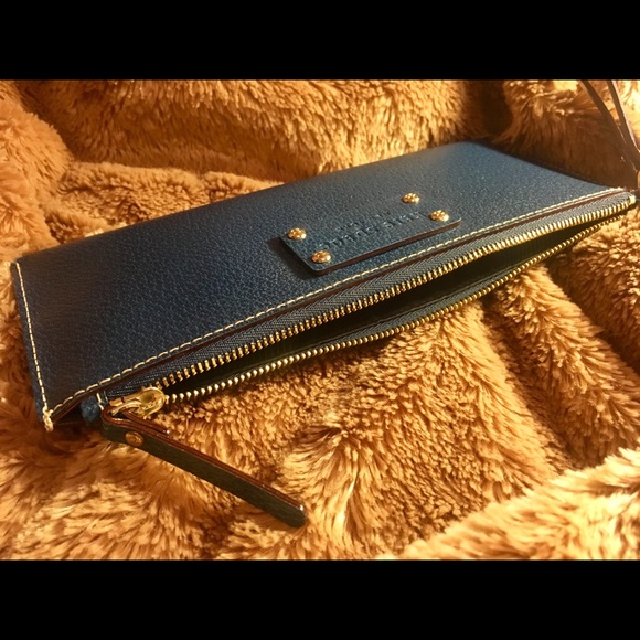 Kate Spade leather wristlet - Picture 4 of 5